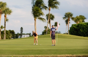 Putting on The Dunes golf course