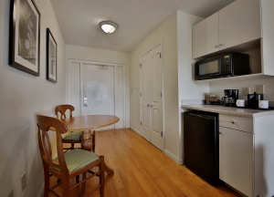 Sanibel Inn kitchenette and seating