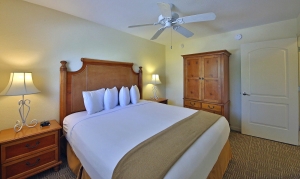 Sanibel Inn bed and bedroom