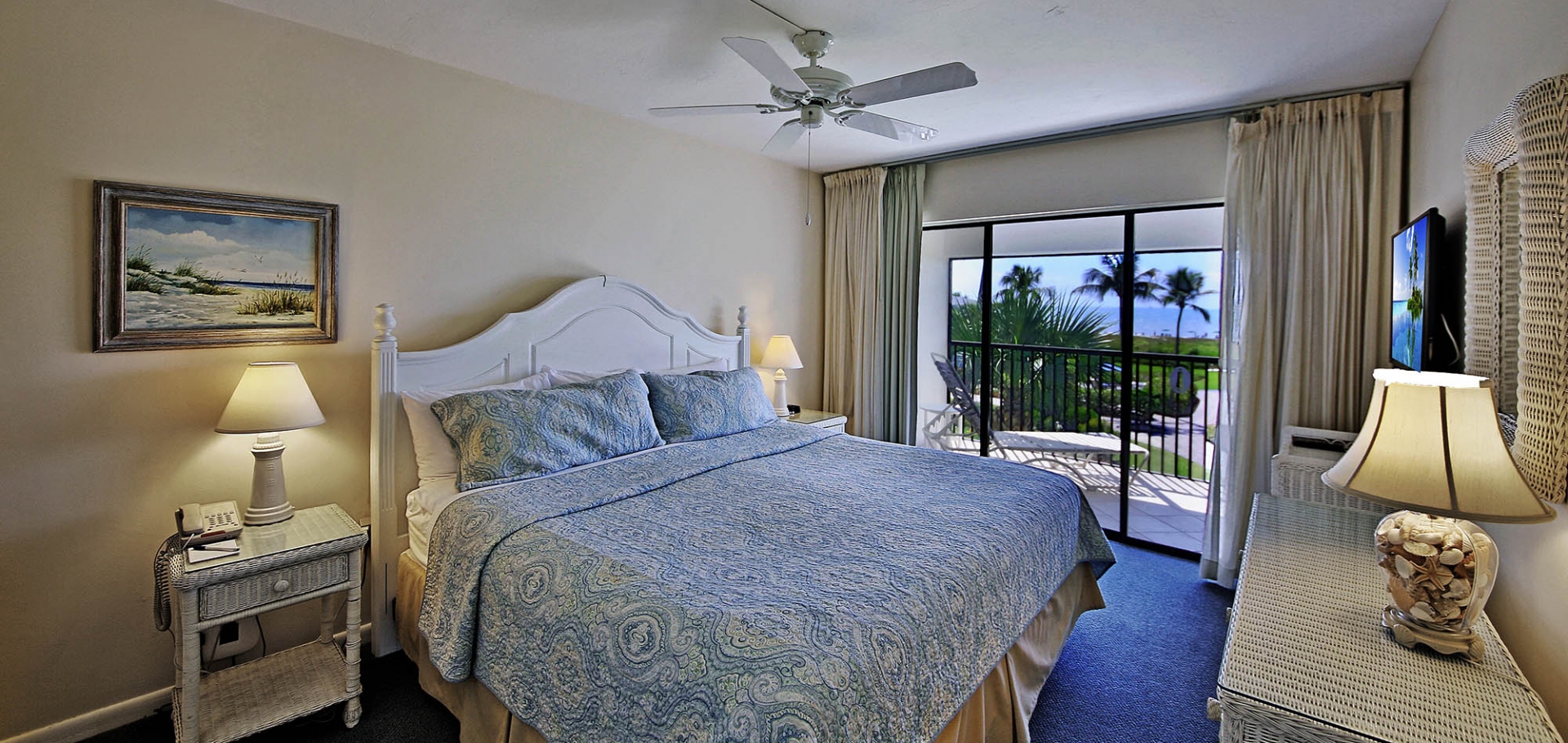 Sanibel Inn master suite bed