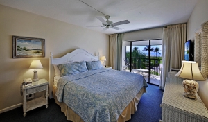 Sanibel Inn master suite bed