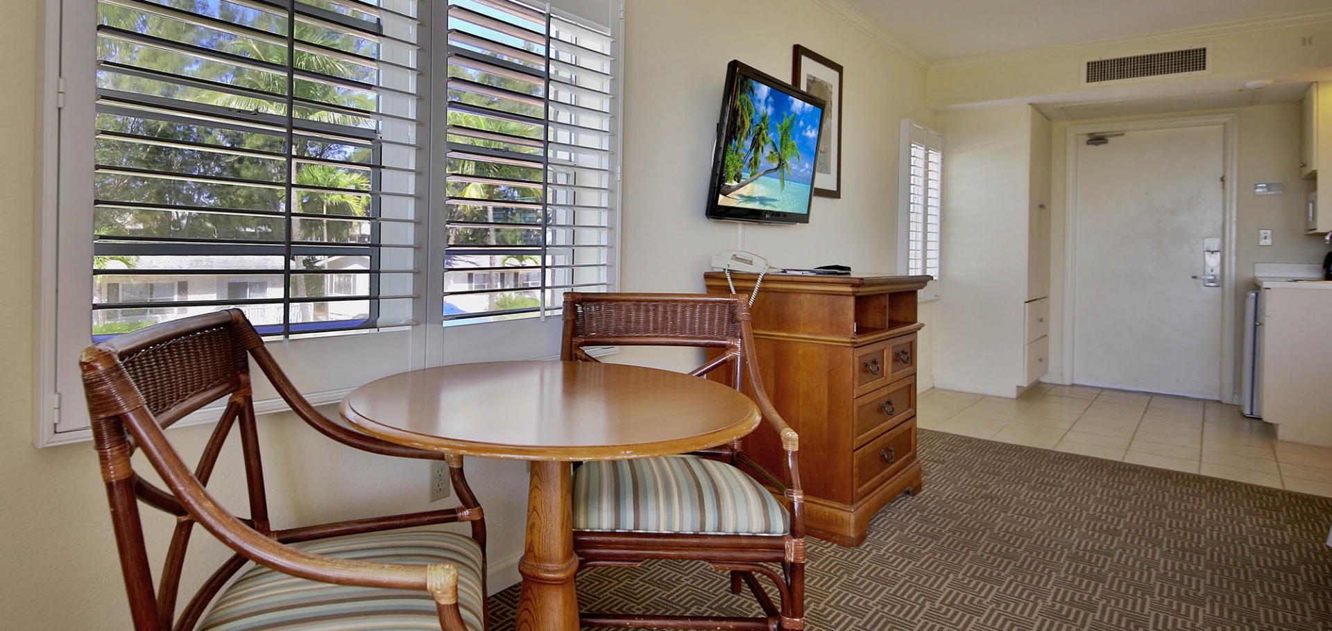 Sanibel's Seaside Inn seating area