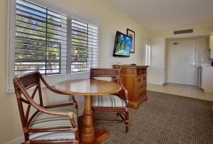 Sanibel's Seaside Inn seating area