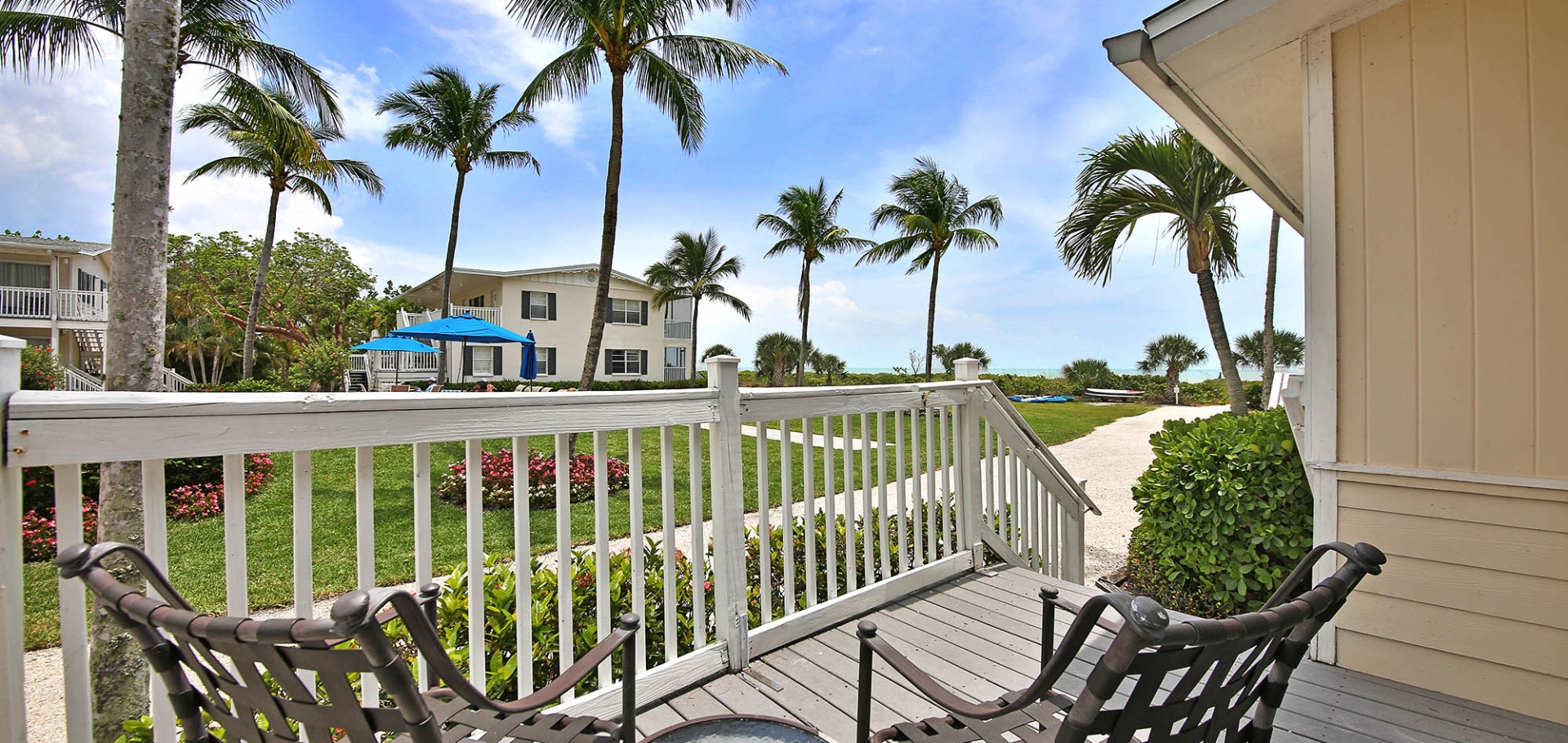 Sanibel Seaside Inn Porch