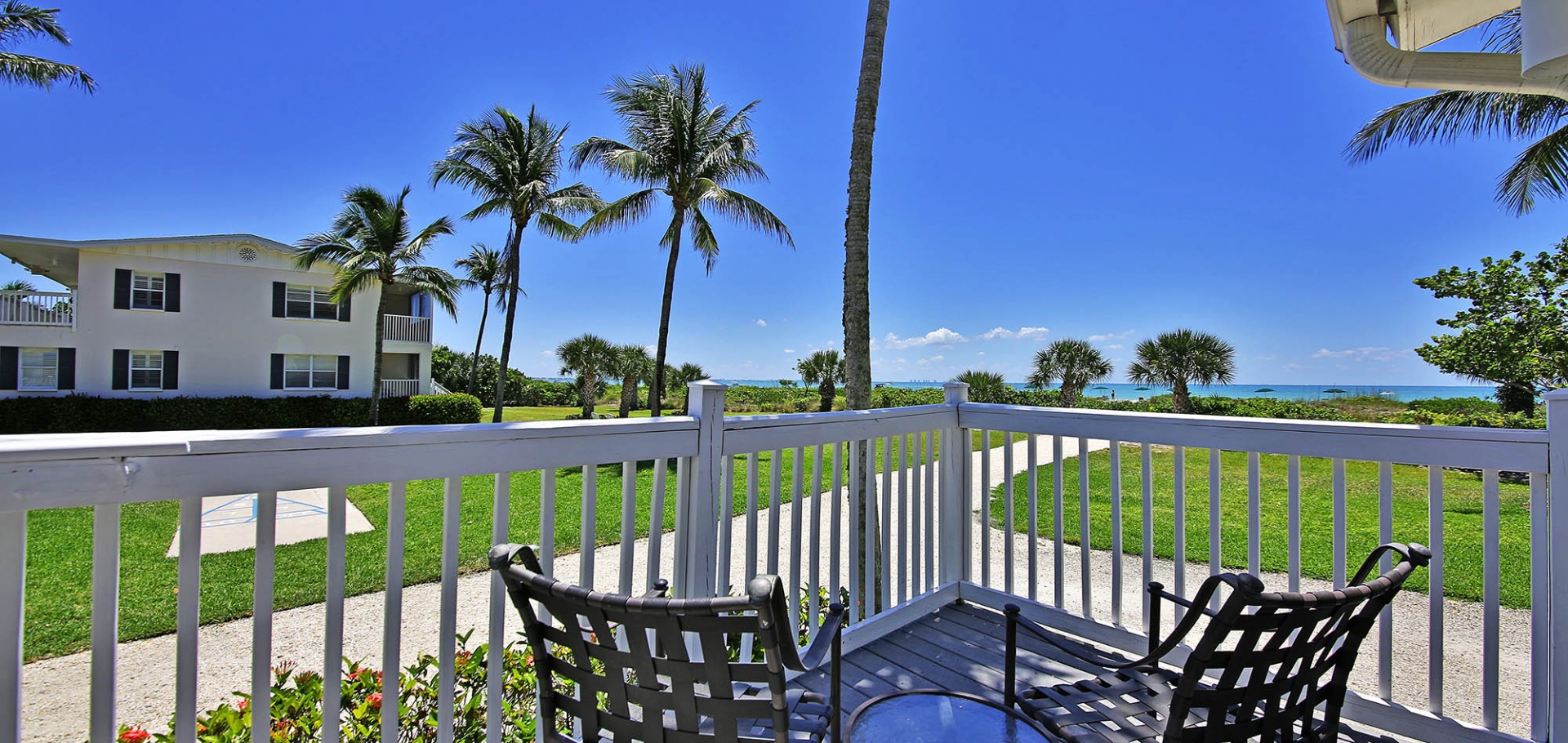 Seaside Inn patio views