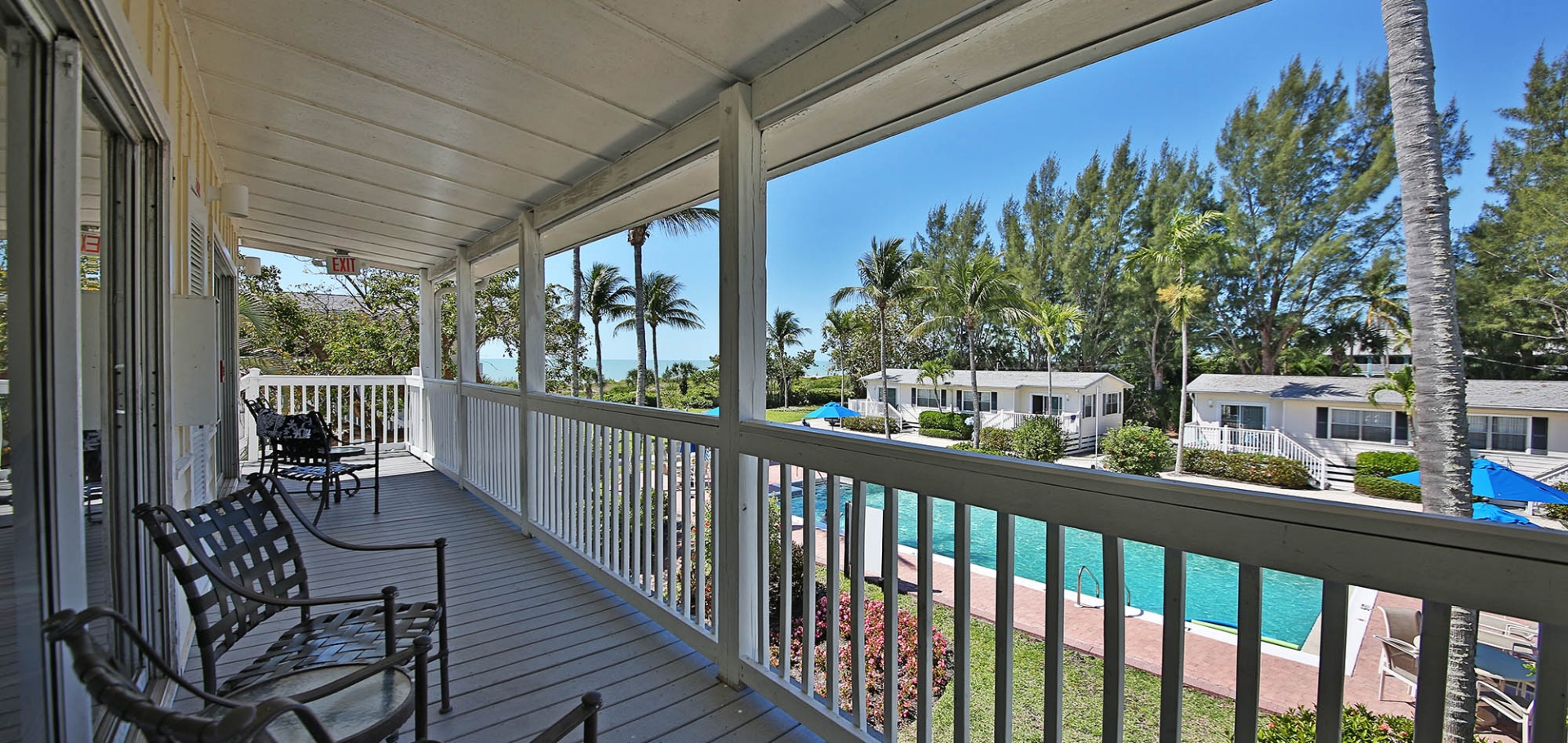 Seaside Inn porch seating