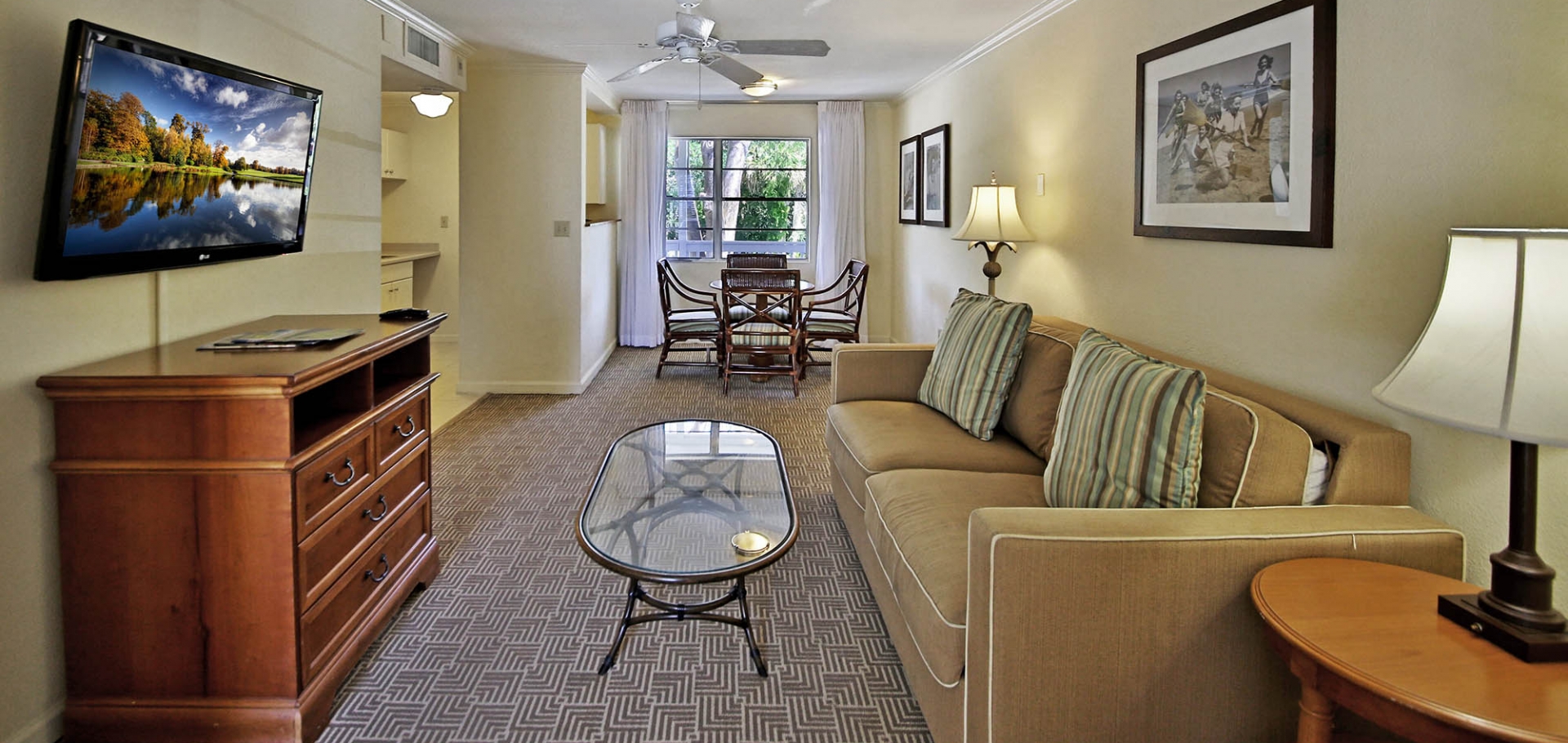 Seaside Inn living area and dining area view