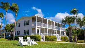 The facade of the Seaside Inn, a top rated Sanibel Island hotel
