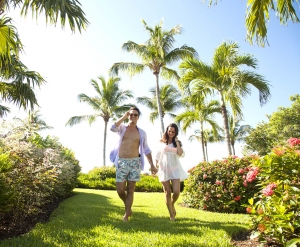 Couple walking to Song of the Sea, the Sanibel Island Hotel