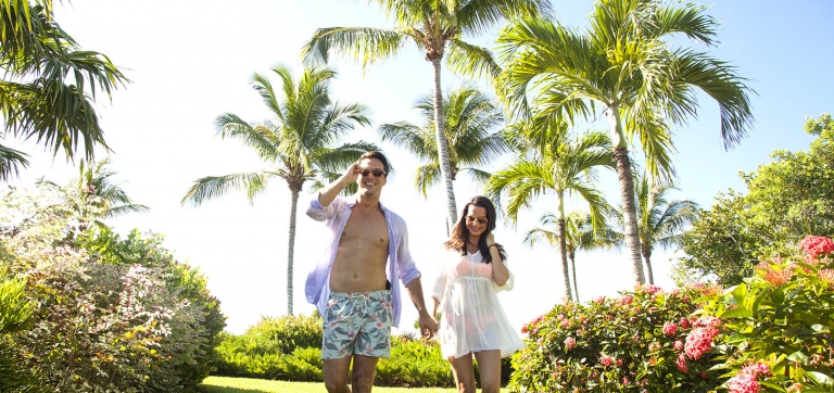 Couple walking to Song of the Sea, the Sanibel Island Hotel