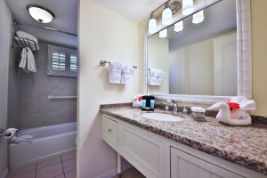 Sanibel Inn bathroom and bathroom amenities