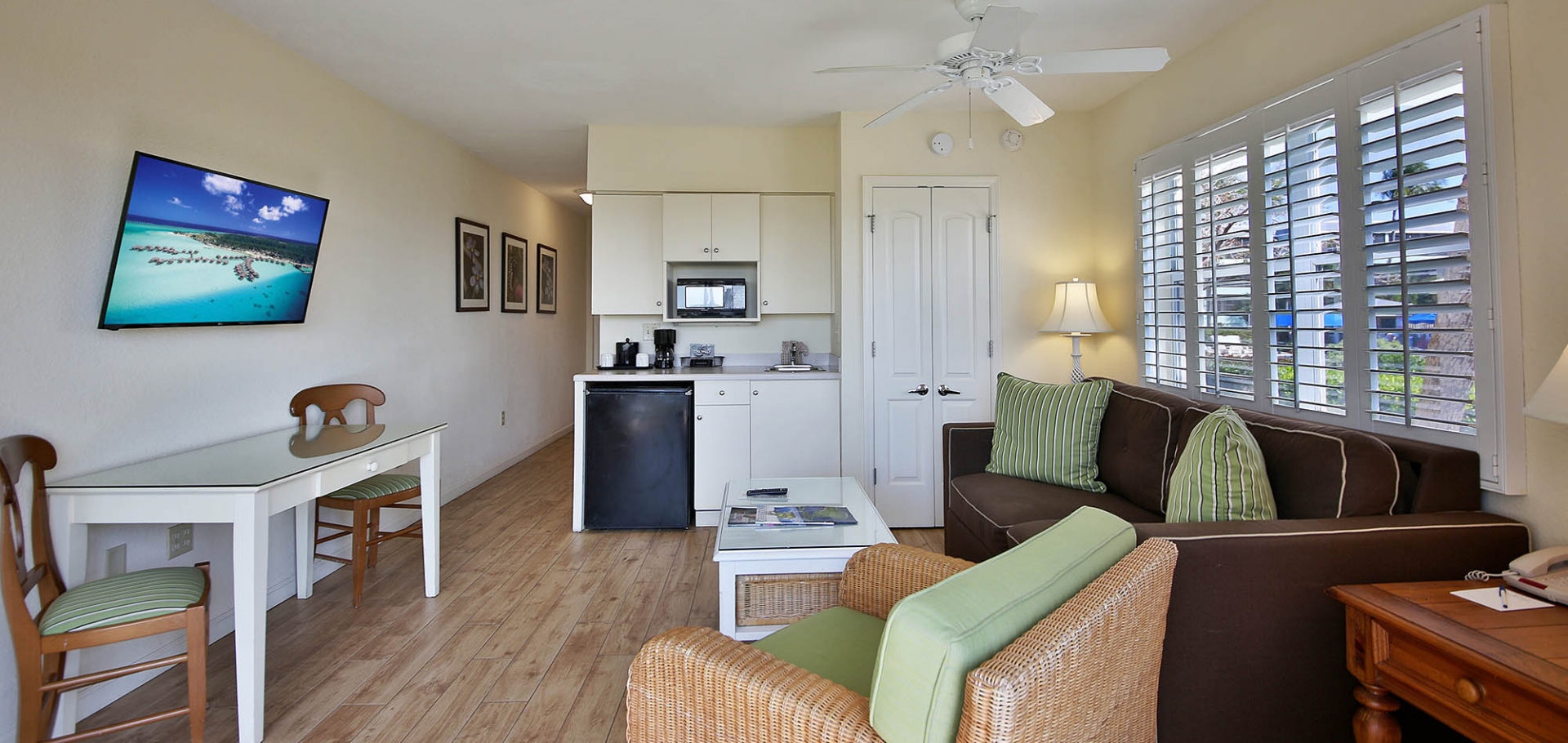 Sanibel Inn living area, dining area, and kitchenette