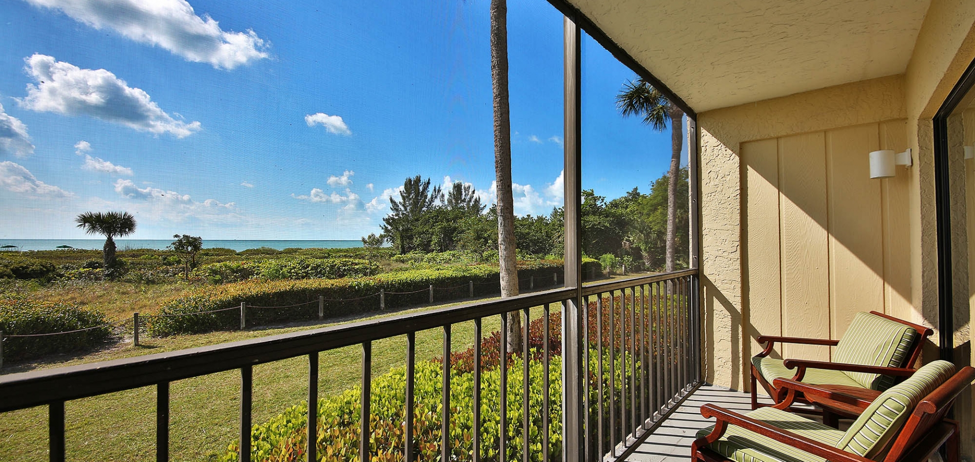 Sanibel Inn balcony view and balcony seating