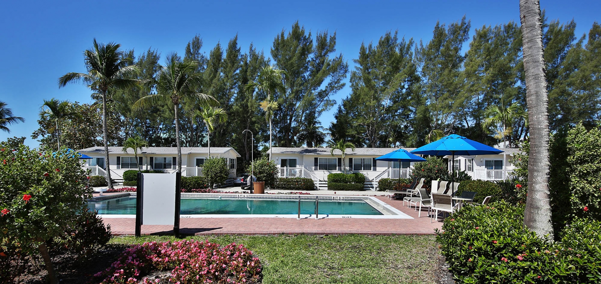 Seaside Inn pool view