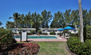 Seaside Inn pool view